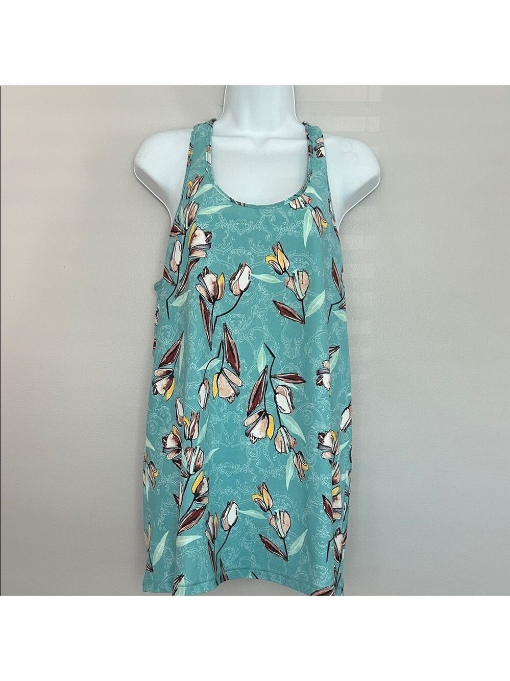 Calla Fitted Move Tank Garden Gate NWT